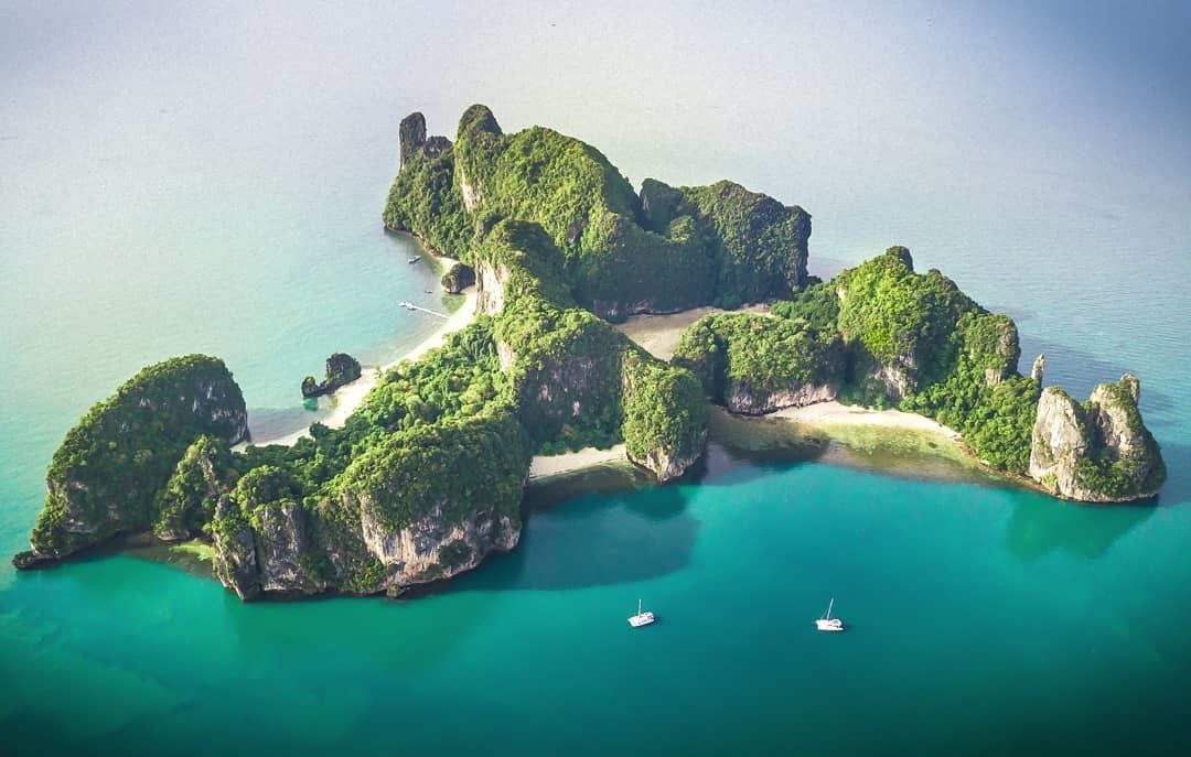 Charter a private Yacht to Koh Hong Island (Krabi) -  Beautiful scenery at Koh Hong Island (Krabi) -